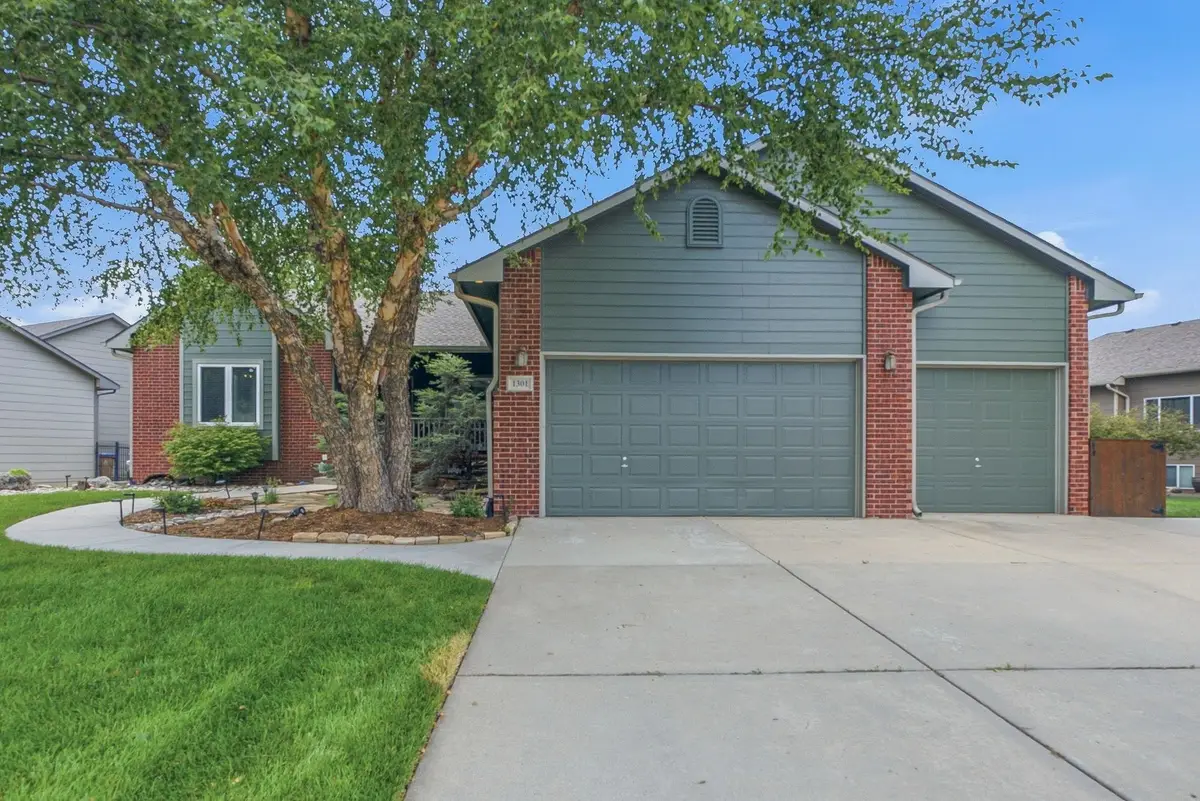 1301 E Rushwood Dr, Derby, KS 67037-3461 - #1