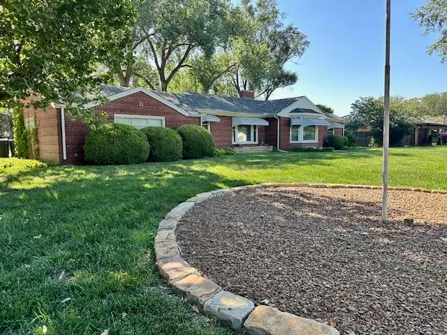 1200 Parkwood Lane, Newton, KS 67114 - #2
