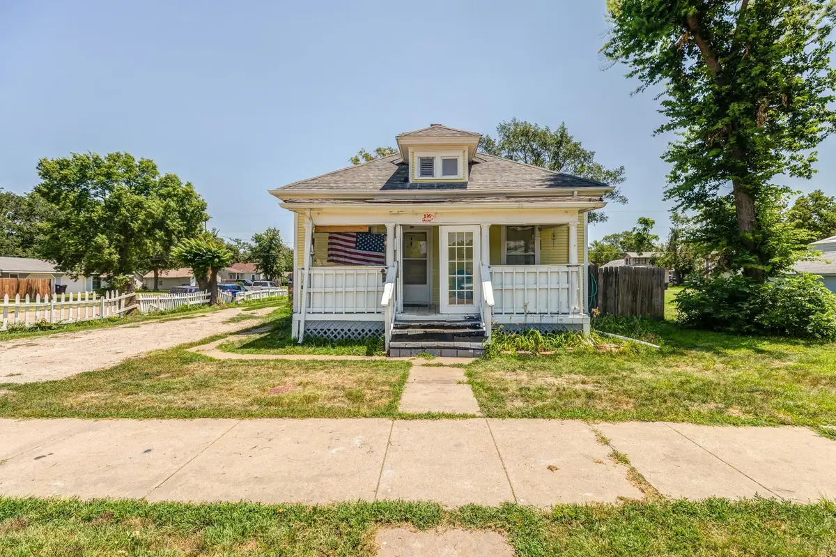 135 S Chicago St, Salina, KS 67401 - #1