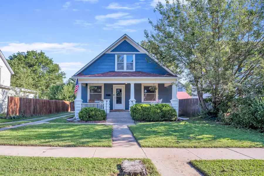 620 E 4th St, Newton, KS 67114 - #2
