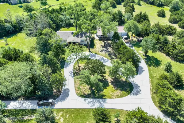 4936 NW County Line Rd, Benton, KS 67017