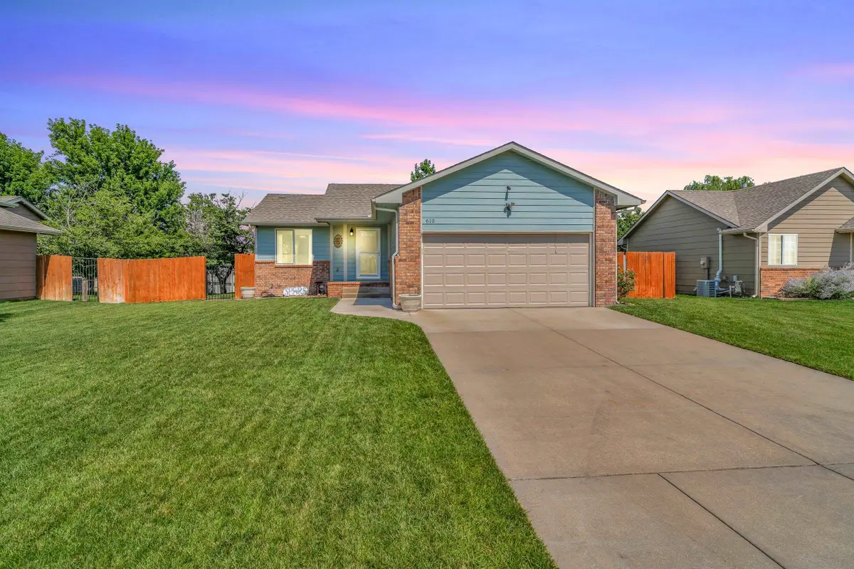 610 S Blue Stem Cir, Haysville, KS 67060 - #1