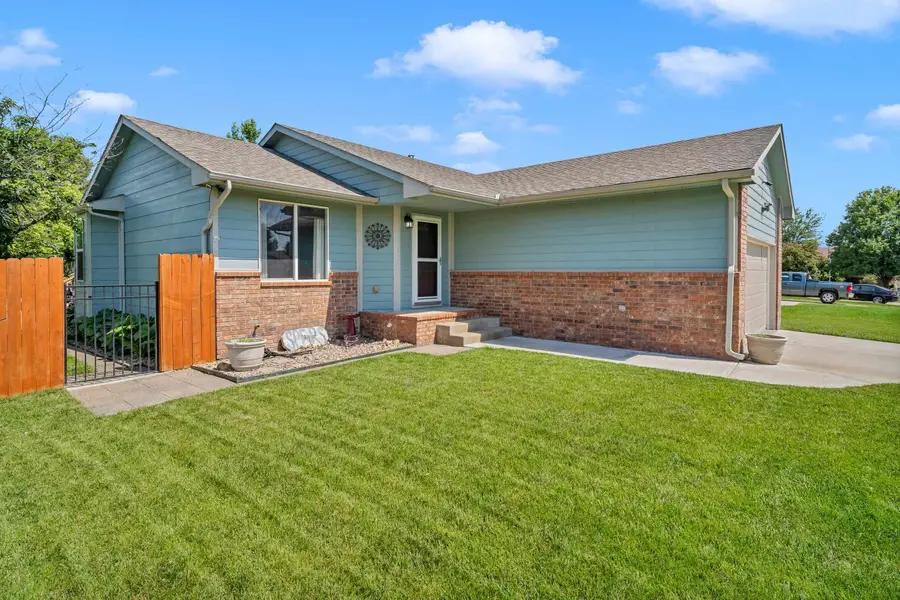 610 S Blue Stem Cir, Haysville, KS 67060 - #3