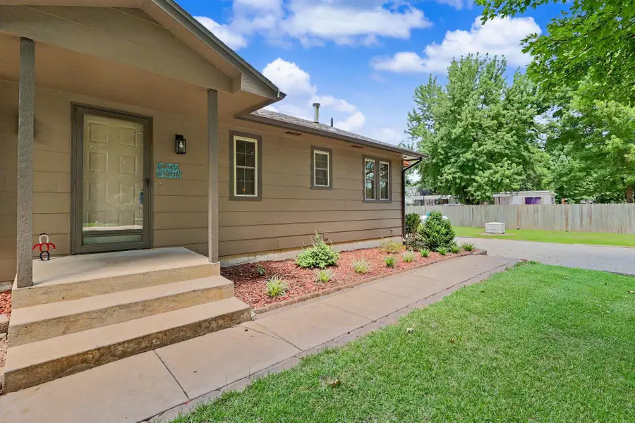 9809 S Laura St, Haysville, KS 67060 - #3