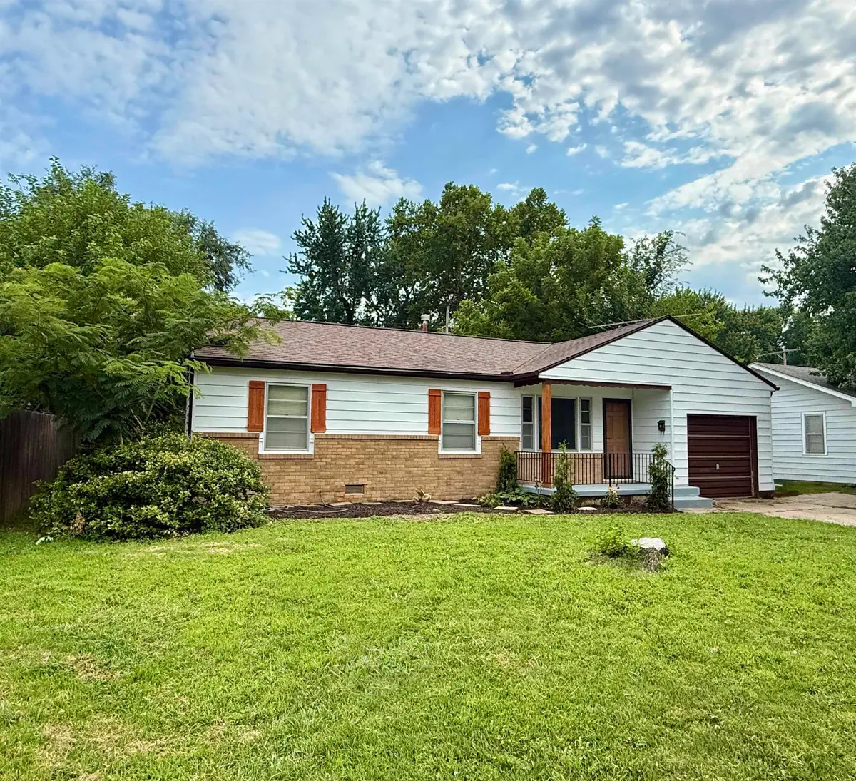 515 W 4th St, Haysville, KS 67060 - #1