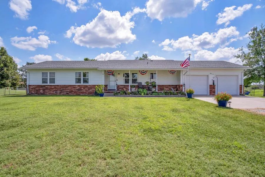 8712 N Ridge Rd, Valley Center, KS 67147 - #2