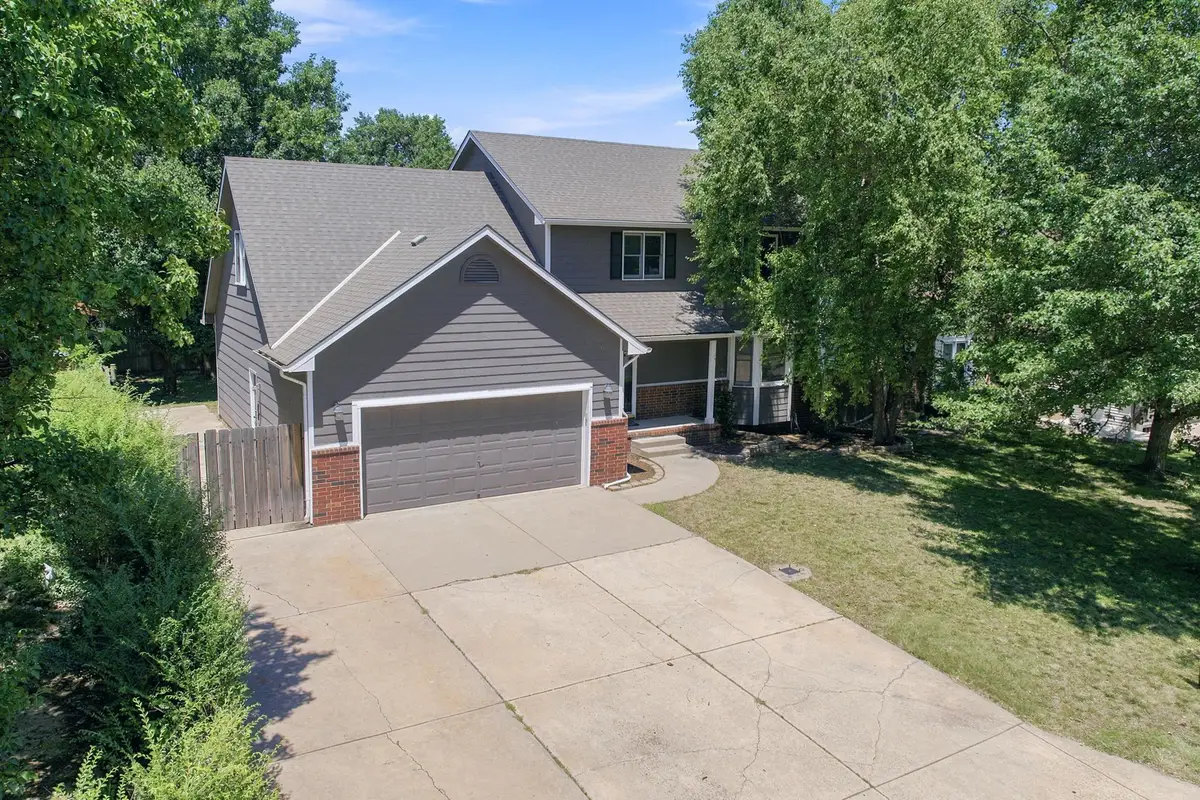 224 E Forest Park Ct, Derby, KS 67037 - #1