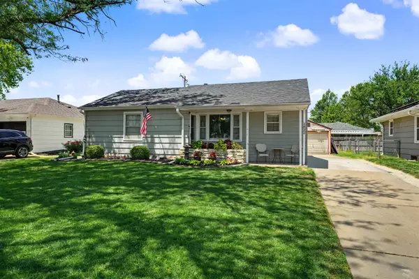 1822 Larson St, Salina, KS 67401