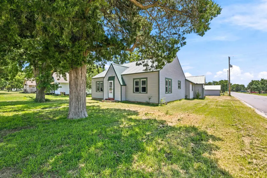 419 W Main St, Pretty Prairie, KS 67570 - #2