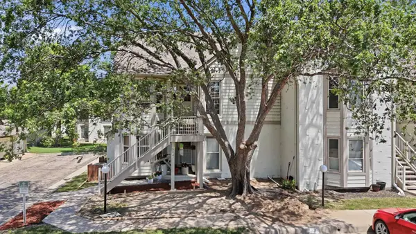 8018 E Woodspring Way, Wichita, KS 67226