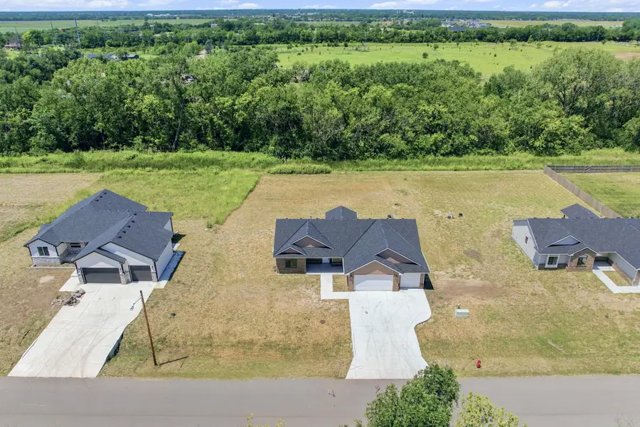635 S Arbor Valley Way, Valley Center, KS 67147 - #3
