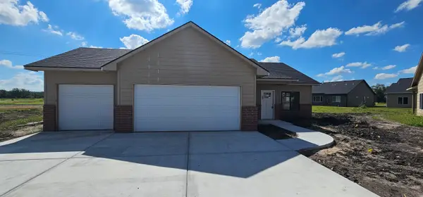 1629 Midway Ct., Valley Center, KS 67147