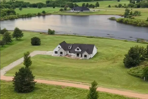 217 N Heritage Rd, Wellington, KS 67152