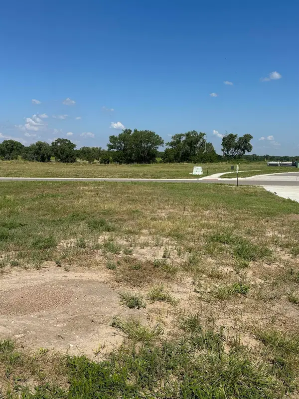 4529 Harborside, Wichita, KS 67204