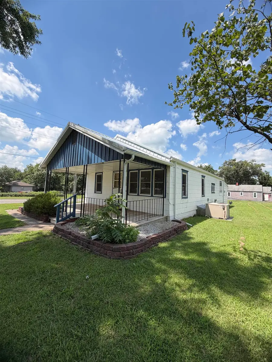 1301 N Main St, Eureka, KS 67045 - #2