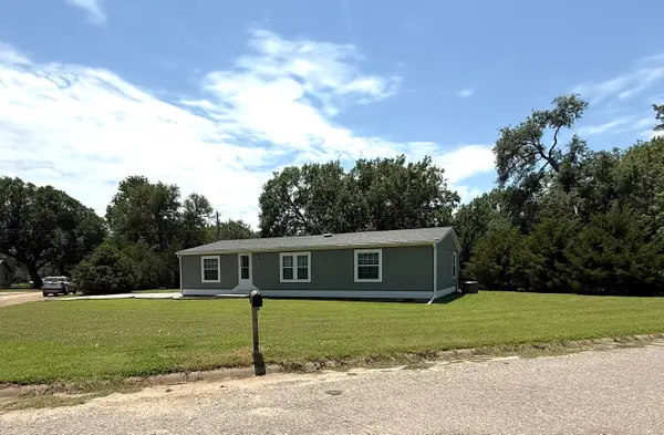 521 E Eighth St, Harper, KS 67058