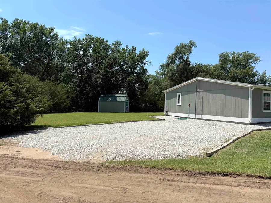 521 E Eighth St, Harper, KS 67058 - #3
