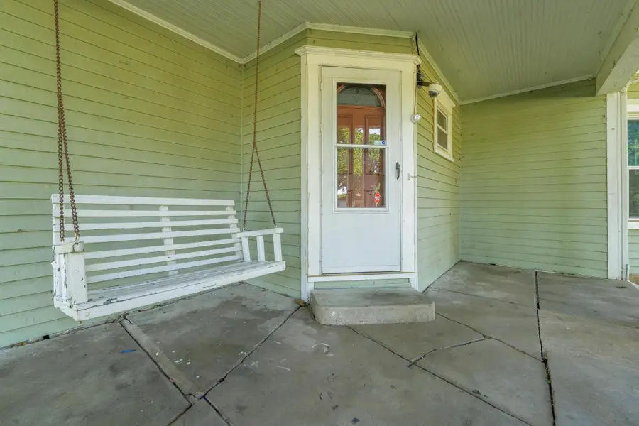 802 N Linden St, Belle Plaine, KS 67013 - #3