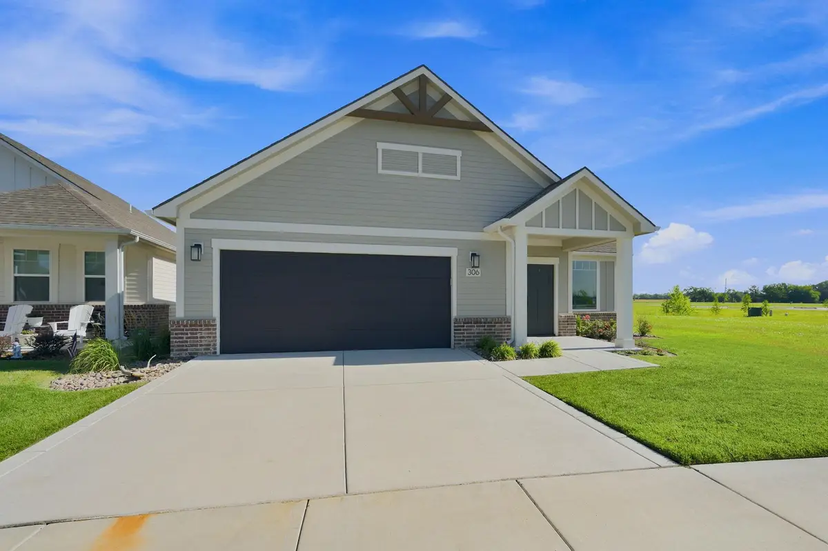 306 W Boxthorn Dr, Andover, KS 67002 - #1