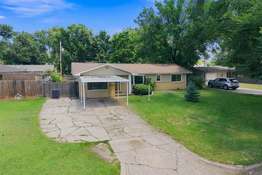 910 N Country Acres Ave, Wichita, KS 67212 - #3