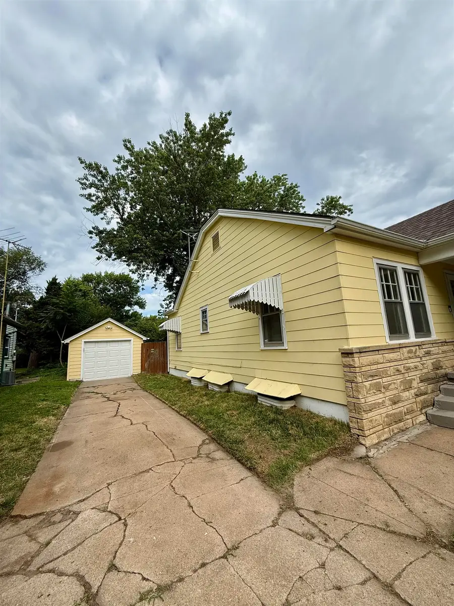 1541 N Woodland Ave, Wichita, KS 67203 - #2