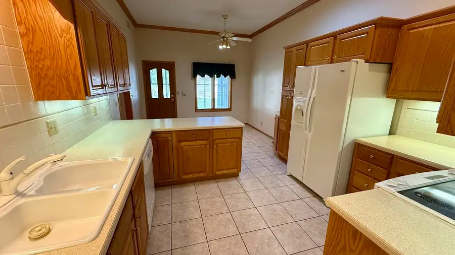 1770 N Country Club Rd #9, El Dorado, KS 67042 - #3