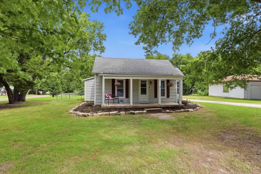 228 N Willow St, Douglass, KS 67039 - #3