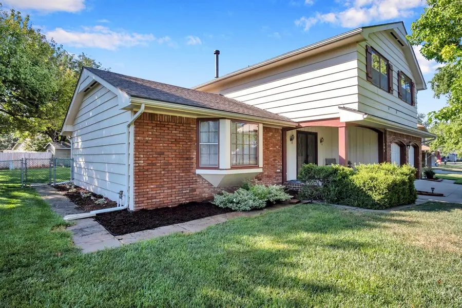 304 Rolling Hills Dr, Newton, KS 67114 - #2
