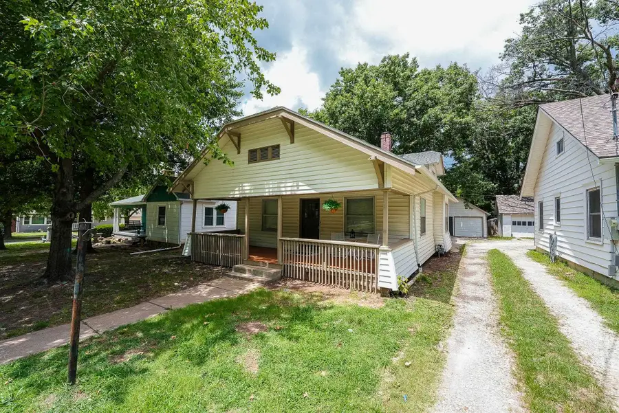 1126 W 1st Ave, El Dorado, KS 67042 - #2