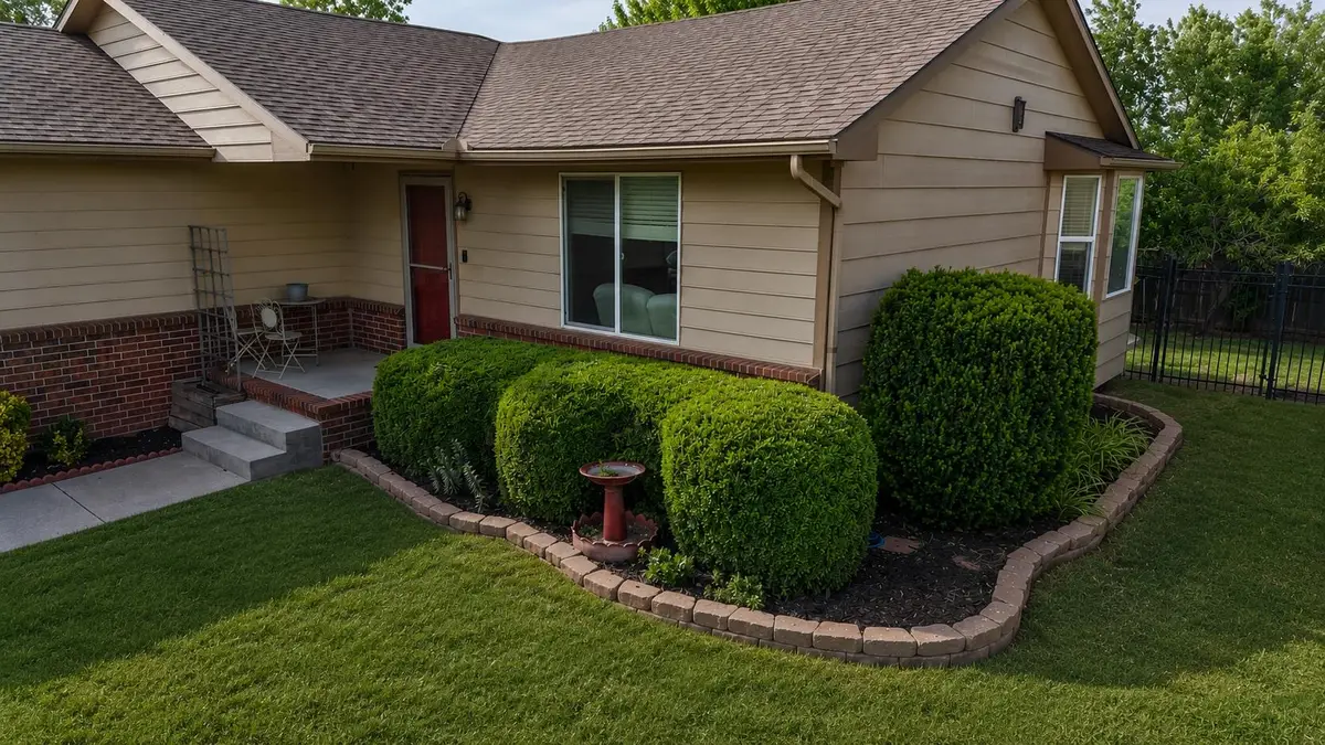104 Sheffield, Newton, KS 67114 - #1