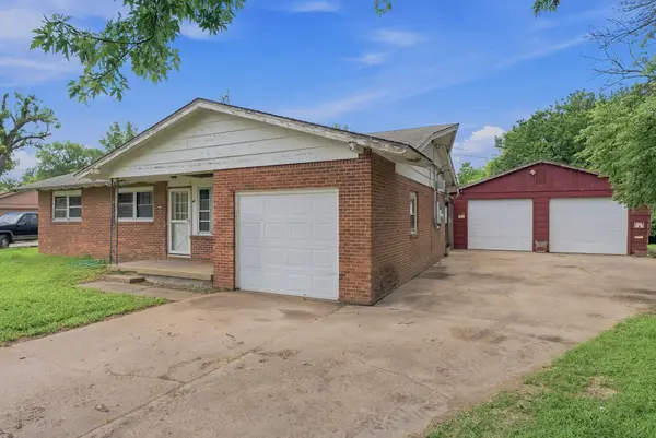 829 W Alexander Ct, Haysville, KS 67060-1000