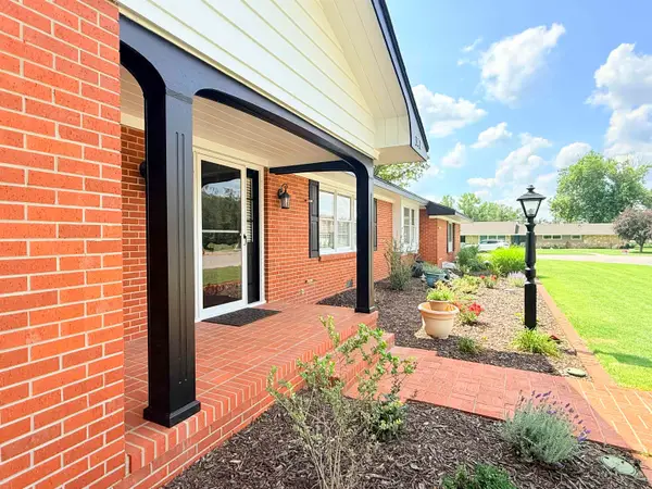 312 Willow Rd., Hillsboro, KS 67063