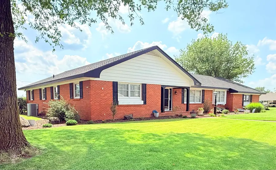 312 Willow Rd., Hillsboro, KS 67063 - #2