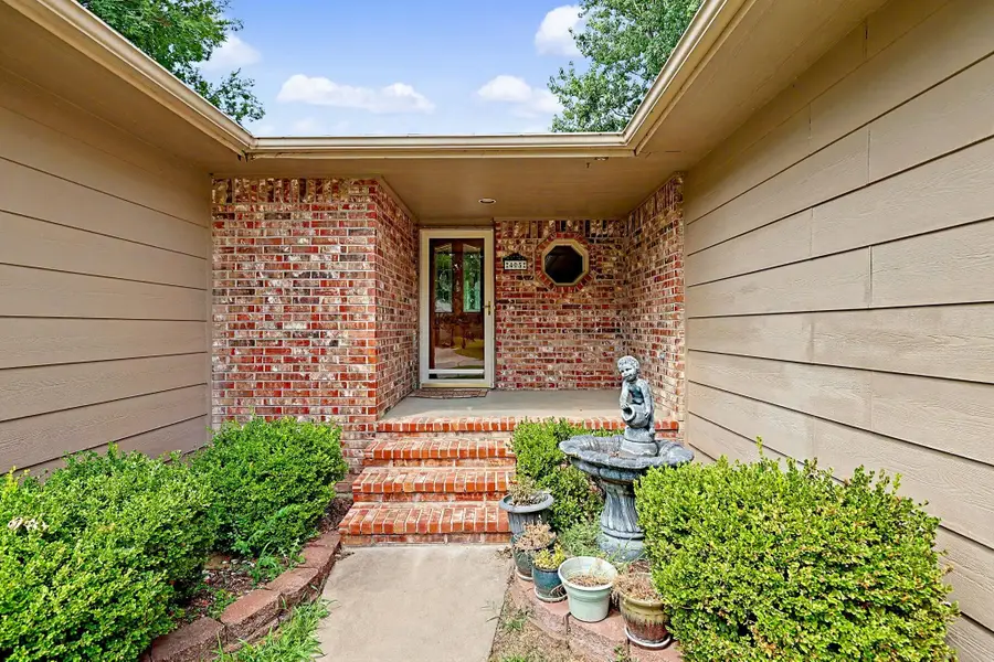 405 Sherman Dr, Newton, KS 67114 - #2