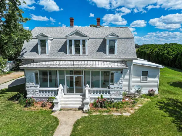 438 E Main St, Mount Hope, KS 67108