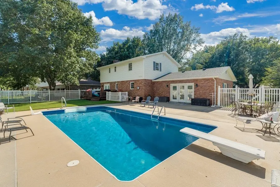 4604 Sequoia St, Hutchinson, KS 67502 - #2