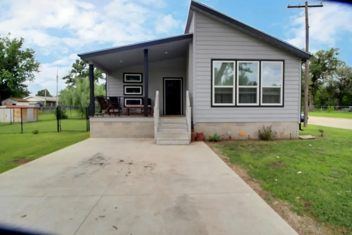 303 S Main, Udall, KS 67146 - #1