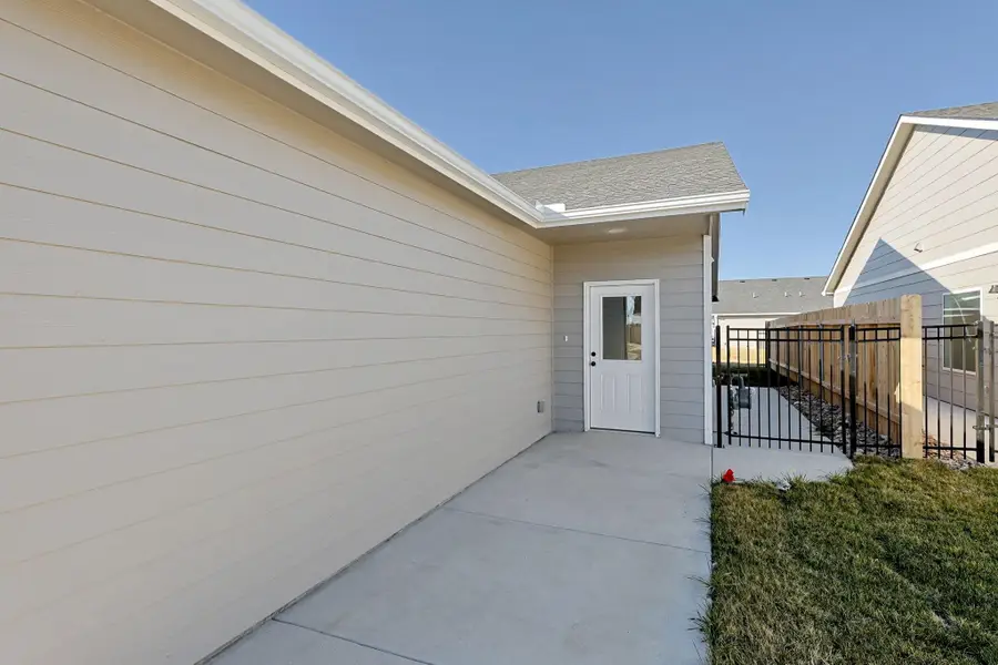 3833 S Bluelake Ct, Wichita, KS 67215 - #2