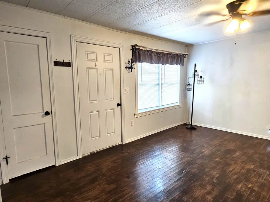 320 Mccabe St, Winfield, KS 67156 - #2