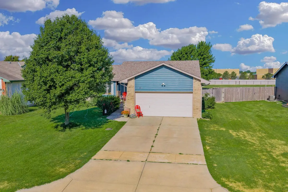 1815 N Country Walk, Mulvane, KS 67110 - #1