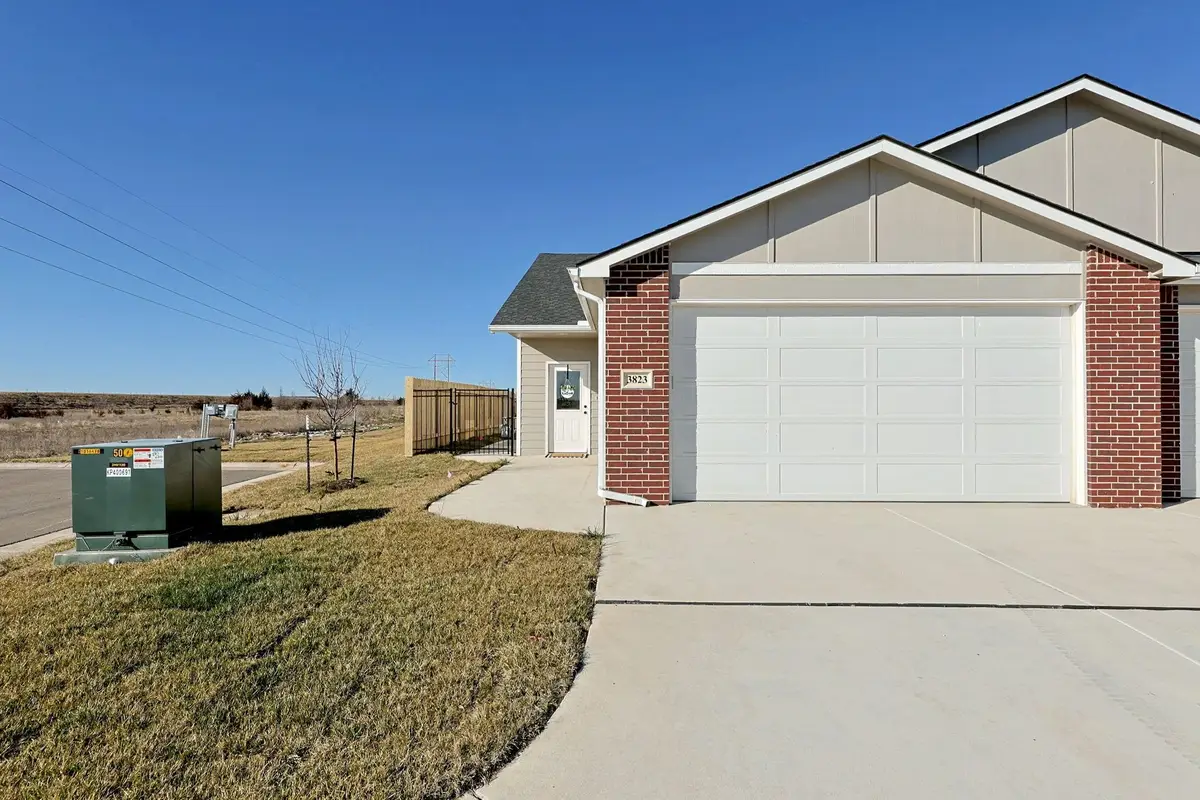 3827 S Bluelake Ct, Wichita, KS 67215 - #1