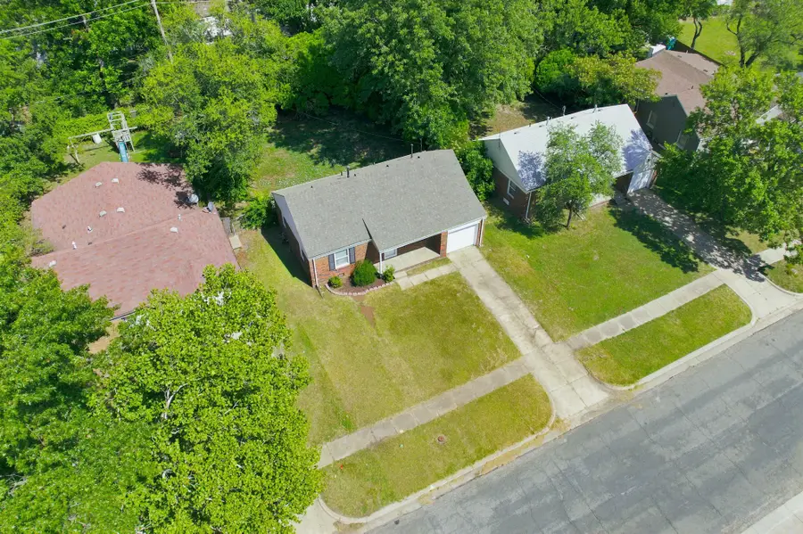 641 S Apache Dr, Wichita, KS 67207 - #2