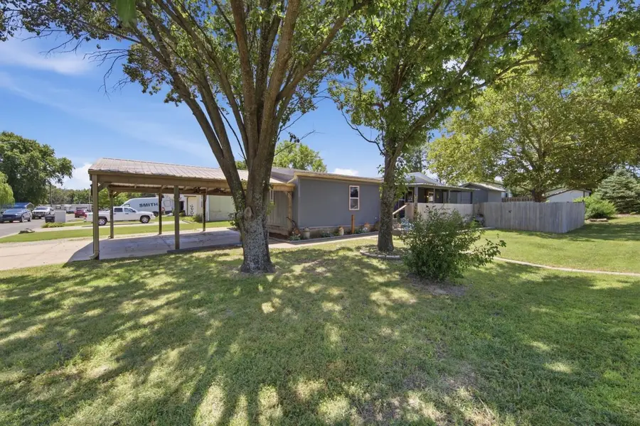 911 E Kelly, Augusta, KS 67010 - #2
