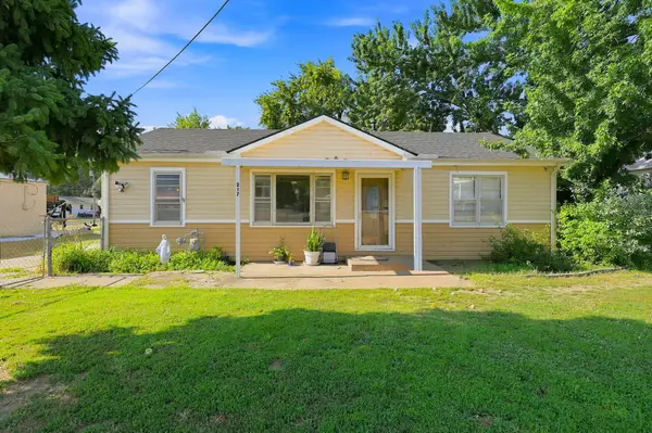 217 W Chicago Ave, Colwich, KS 67030