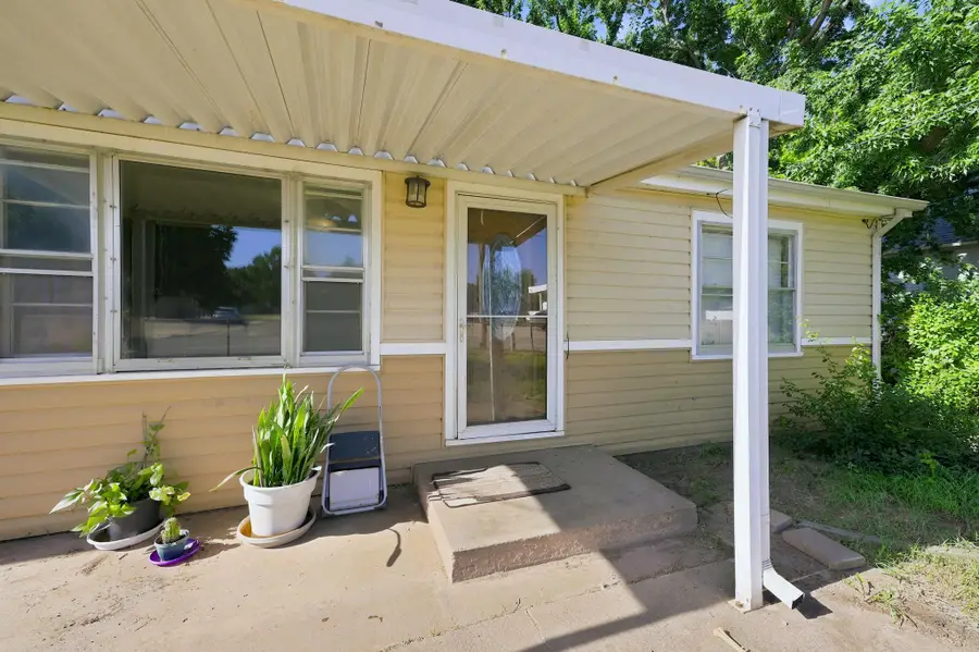 217 W Chicago Ave, Colwich, KS 67030 - #3