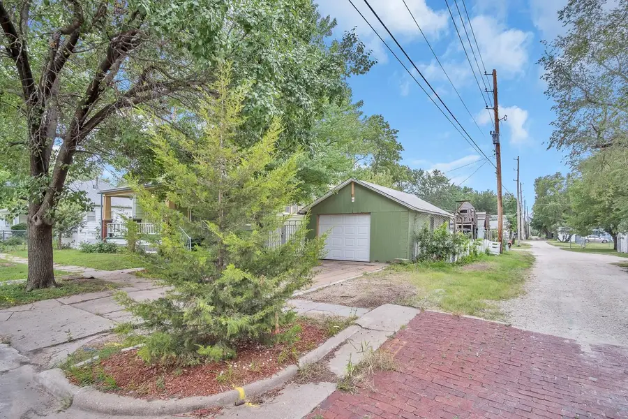 107 SW 3rd, Newton, KS 67114 - #3