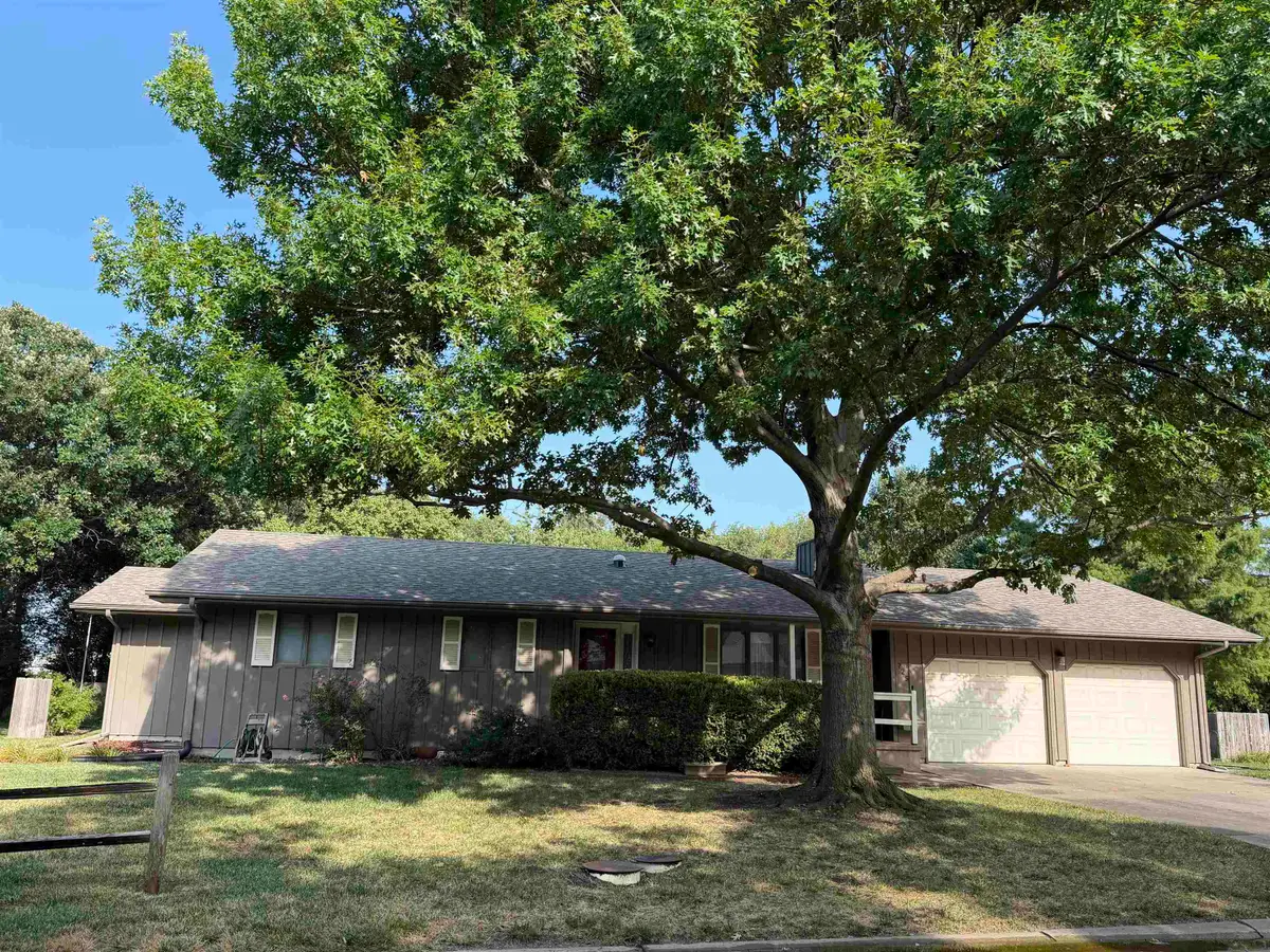725 Lewis Dr, Hesston, KS 67062 - #1