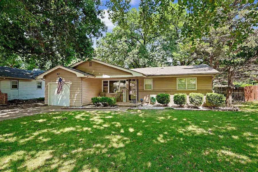 1314 N Westview Dr, Derby, KS 67037 - #2