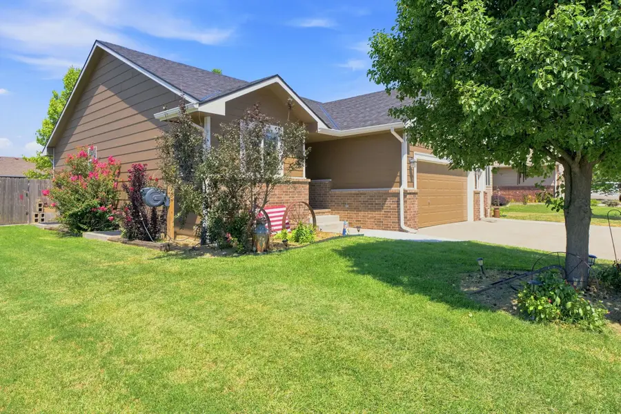 2919 N Emerson St, Derby, KS 67037 - #2