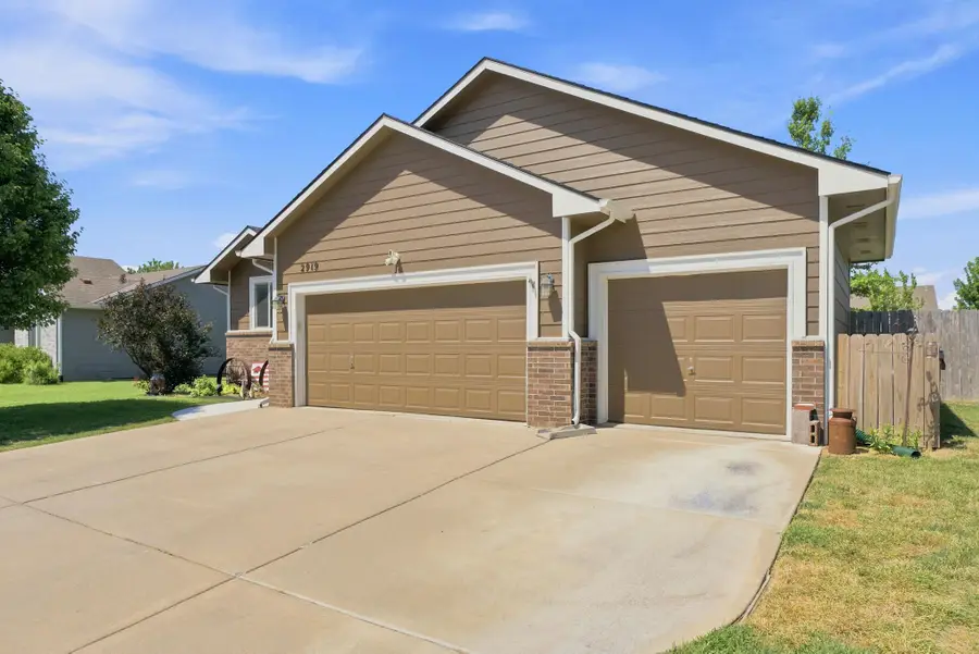 2919 N Emerson St, Derby, KS 67037 - #3